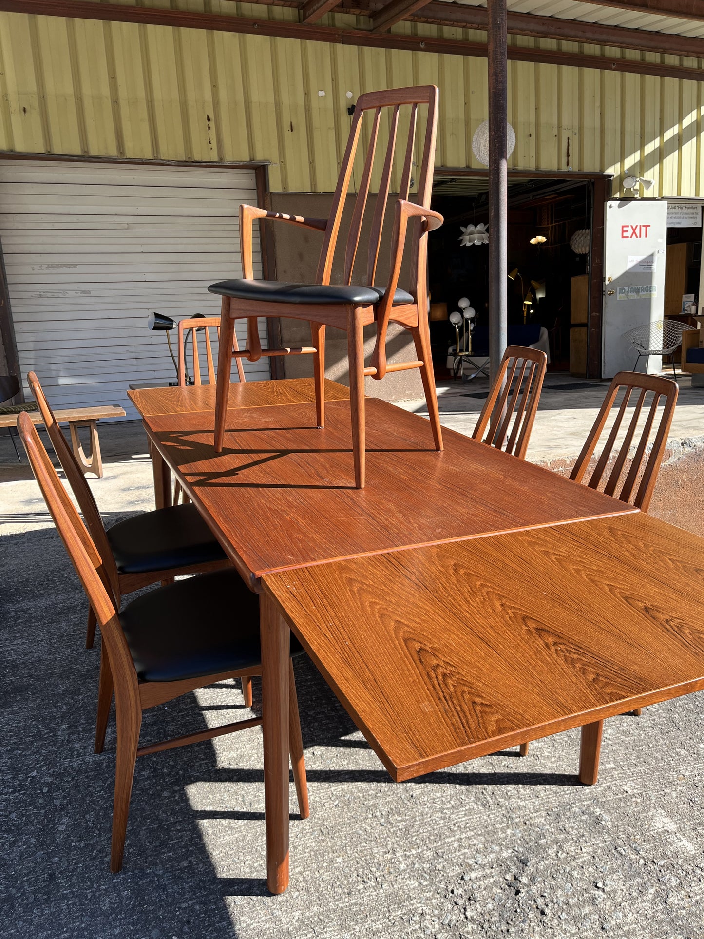 Hornslett dining table