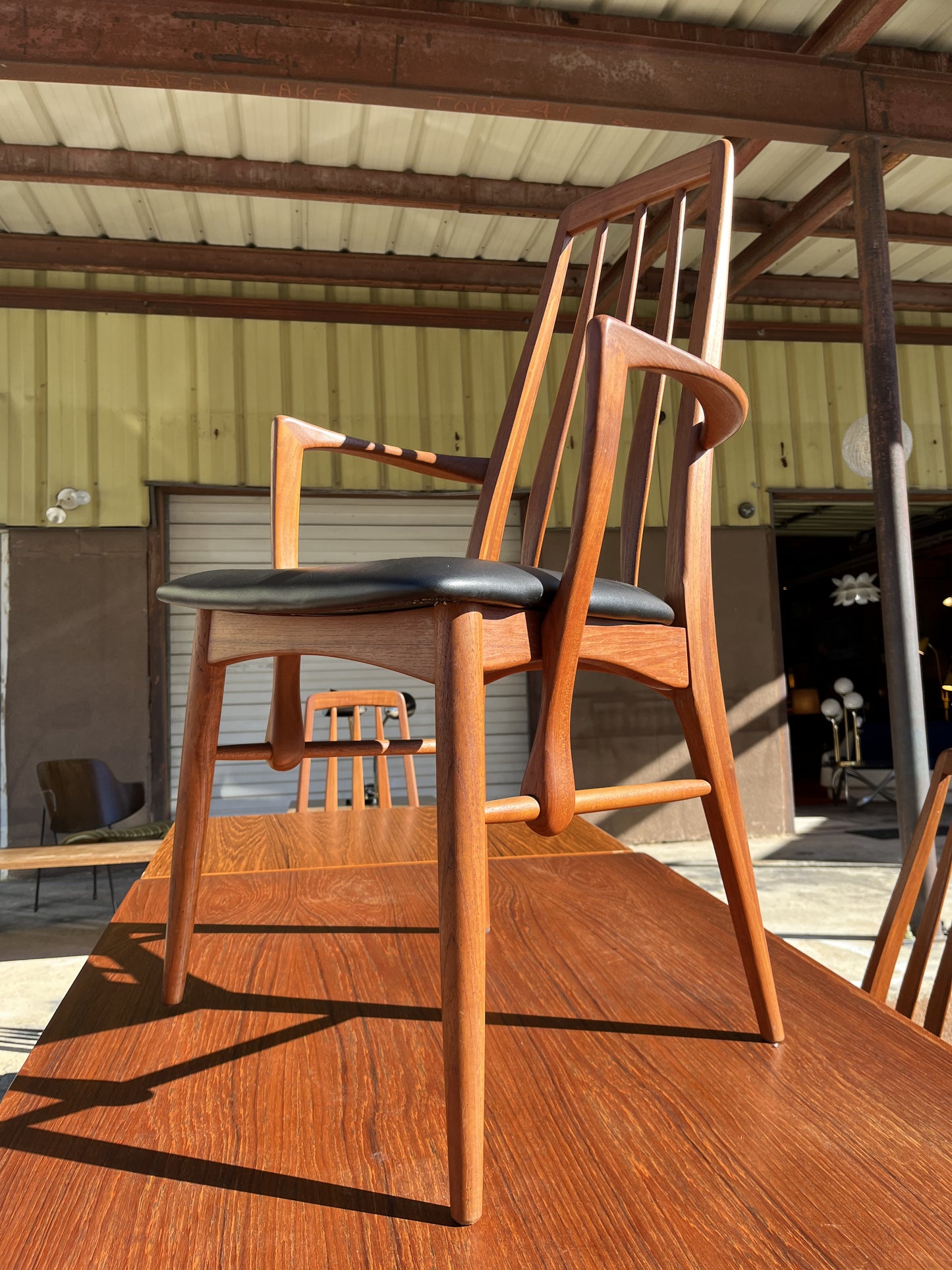 Hornslett dining table