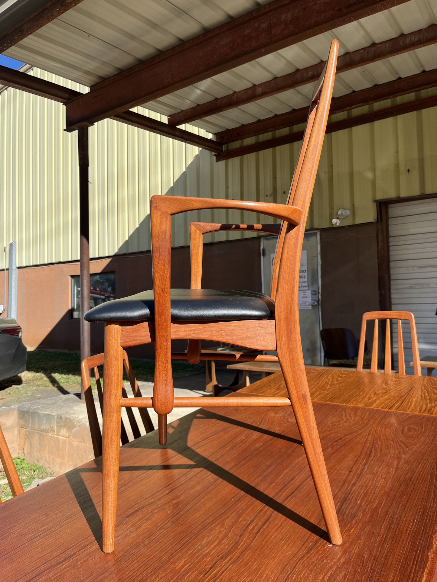 Hornslett dining table